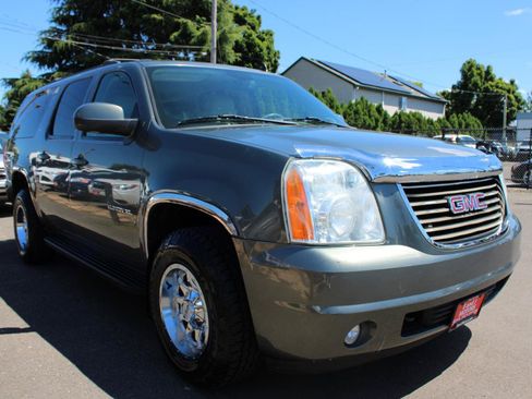 Used 2011 GMC Yukon XL SLT w/ SLT-2 Equipment Package AWD/4WD image 7