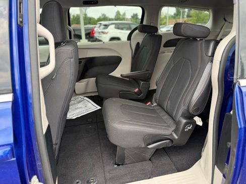 Used 2019 Chrysler Pacifica Touring Plus w/ Advanced Safetytec Group FWD image 23