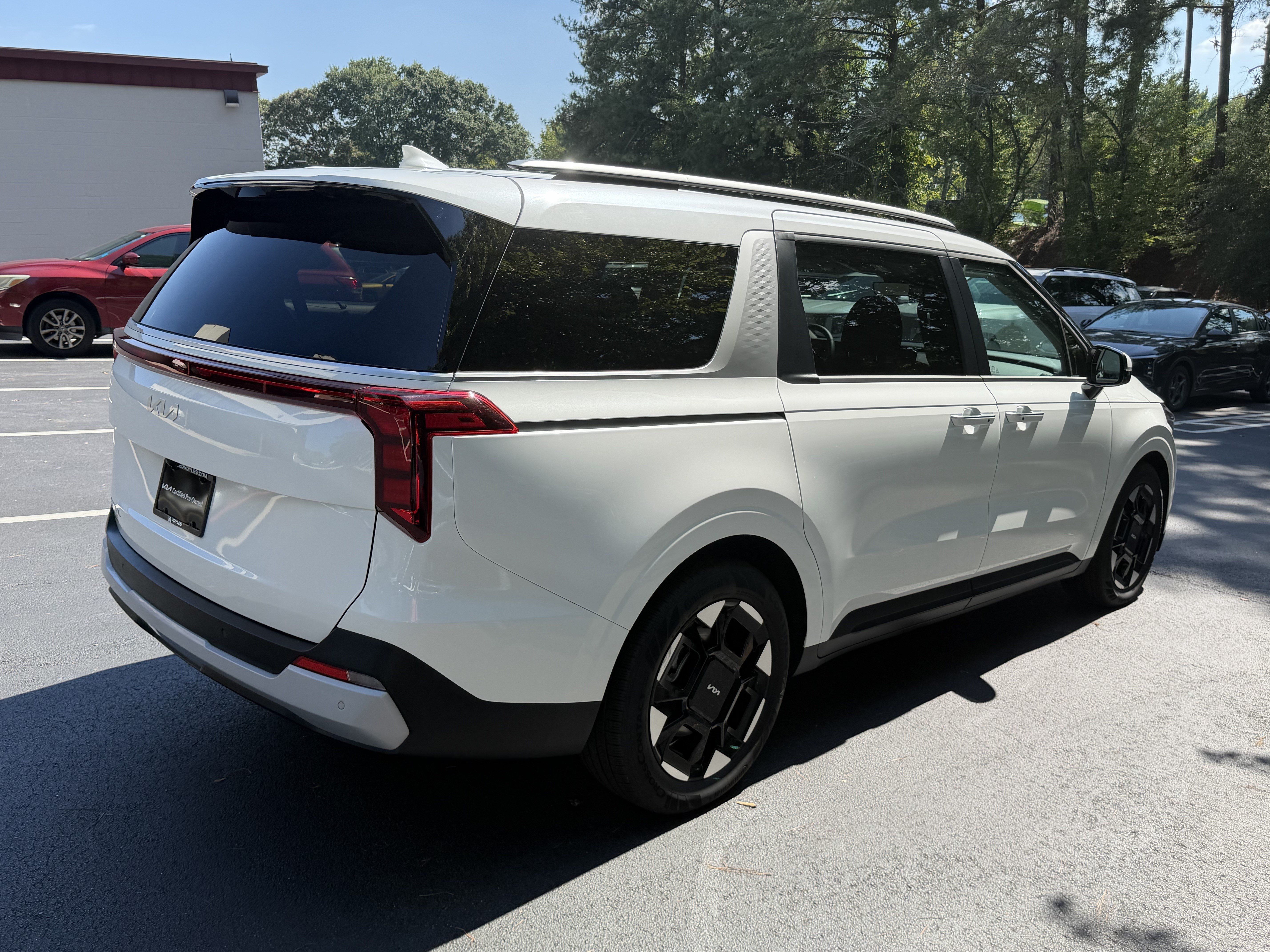 Certified 2026 Kia Carnival EX FWD image 7