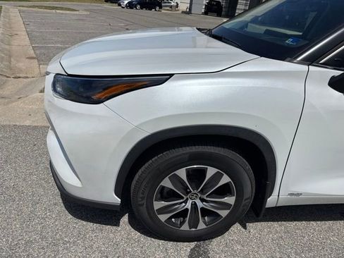 Used 2023 Toyota Highlander XLE AWD/4WD image 3