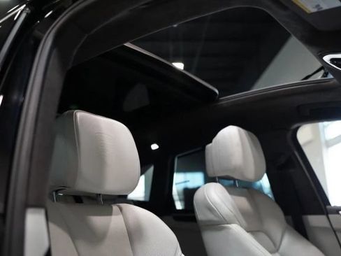 Used 2018 Porsche Macan Turbo AWD/4WD image 22