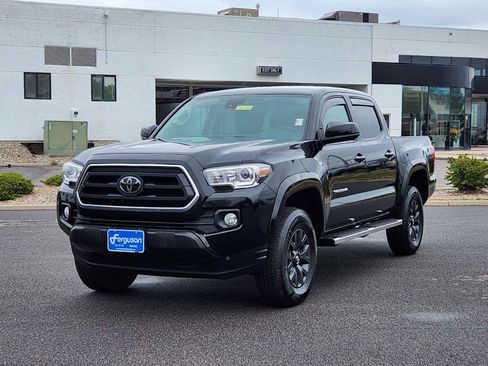 Used 2023 Toyota Tacoma SR5 AWD/4WD image 4
