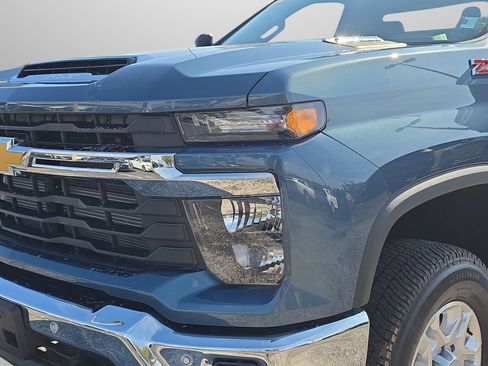 New 2025 Chevrolet Silverado 2500 LT w/ Convenience Package AWD/4WD image 12