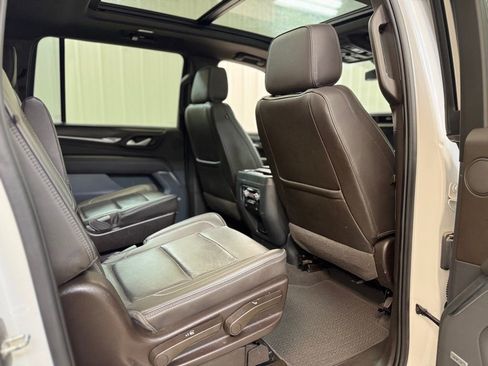 Used 2022 GMC Yukon XL Denali RWD image 28