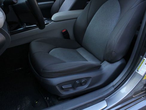 Used 2019 Toyota Camry LE FWD image 17