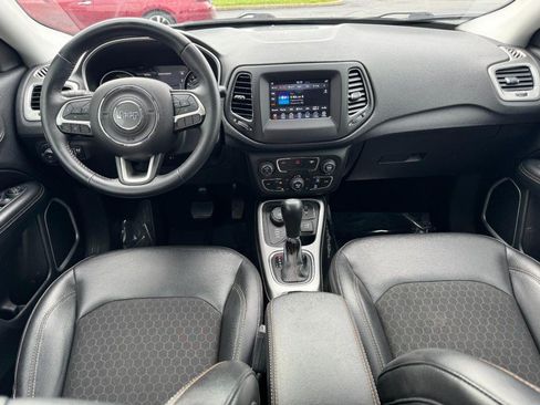 Used 2018 Jeep Compass Latitude w/ Popular Equipment Group AWD/4WD image 11