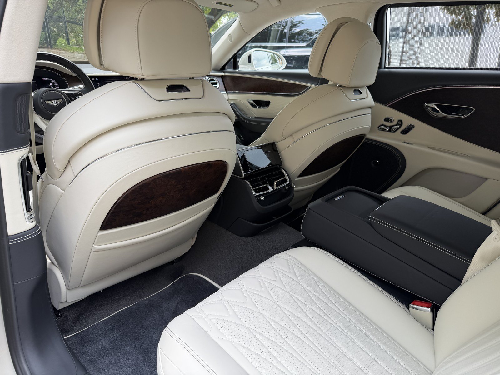 Used 2026 Bentley Flying Spur V8 AWD/4WD image 40