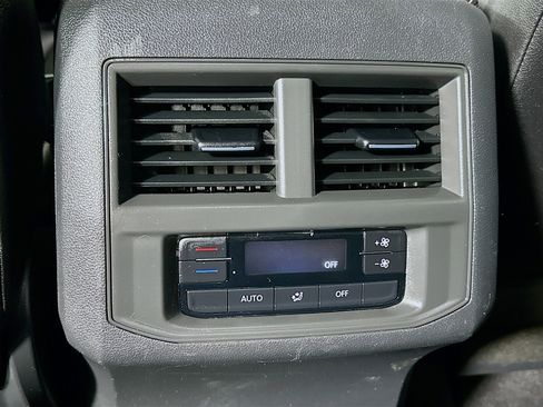 Used 2023 Volkswagen Atlas SE image 24