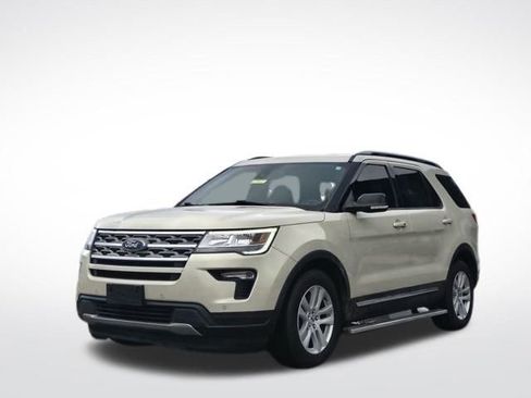 Used 2018 Ford Explorer XLT w/ Equipment Group 202A image 16