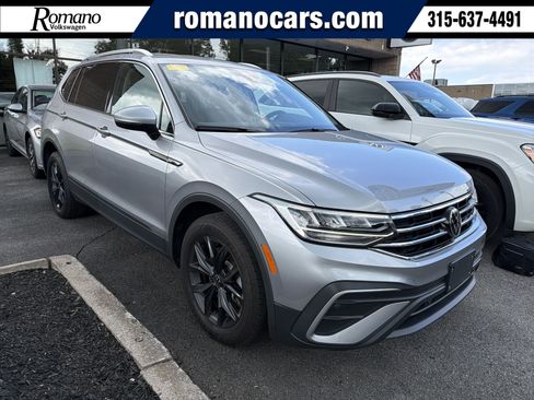 Used 2024 Volkswagen Tiguan SE AWD/4WD image 1