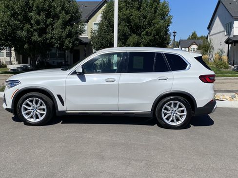 Used 2019 BMW X5 xDrive50i w/ Executive Package image 3
