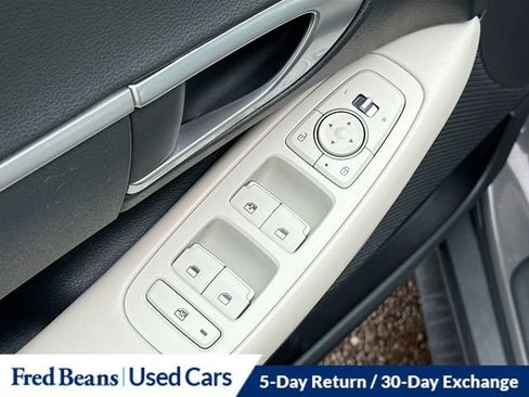 Used 2023 Hyundai Sonata SE w/ Preferred Accessory Package image 18