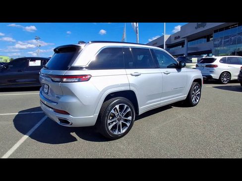 Used 2025 Jeep Grand Cherokee Overland AWD/4WD image 8