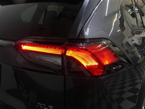 Used 2021 Toyota RAV4 XLE w/ Convenience Package AWD/4WD image 16