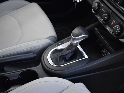 Used 2022 Kia Forte LXS FWD image 22