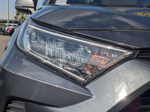 Used 2021 Toyota RAV4 XLE Premium FWD image 10