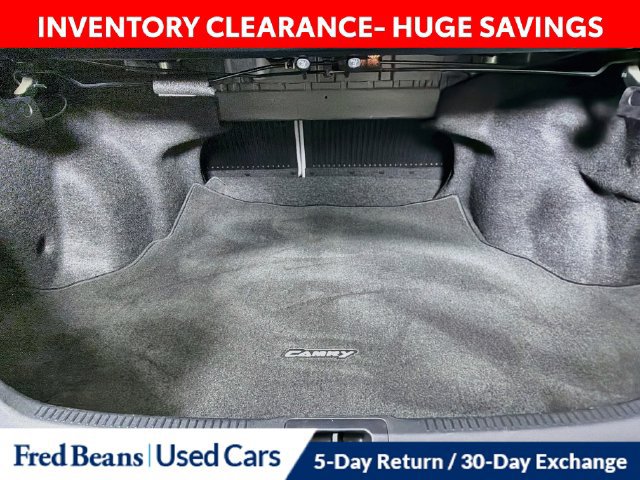 Used 2016 Toyota Camry XLE w/ Moonroof Package FWD image 32