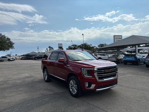 Used 2021 GMC Yukon SLT w/ SLT Premium Package AWD/4WD image 3