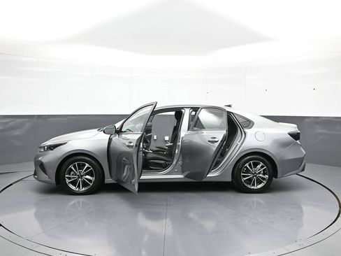 Used 2022 Kia Forte LXS w/ LXS Technology Package FWD image 41