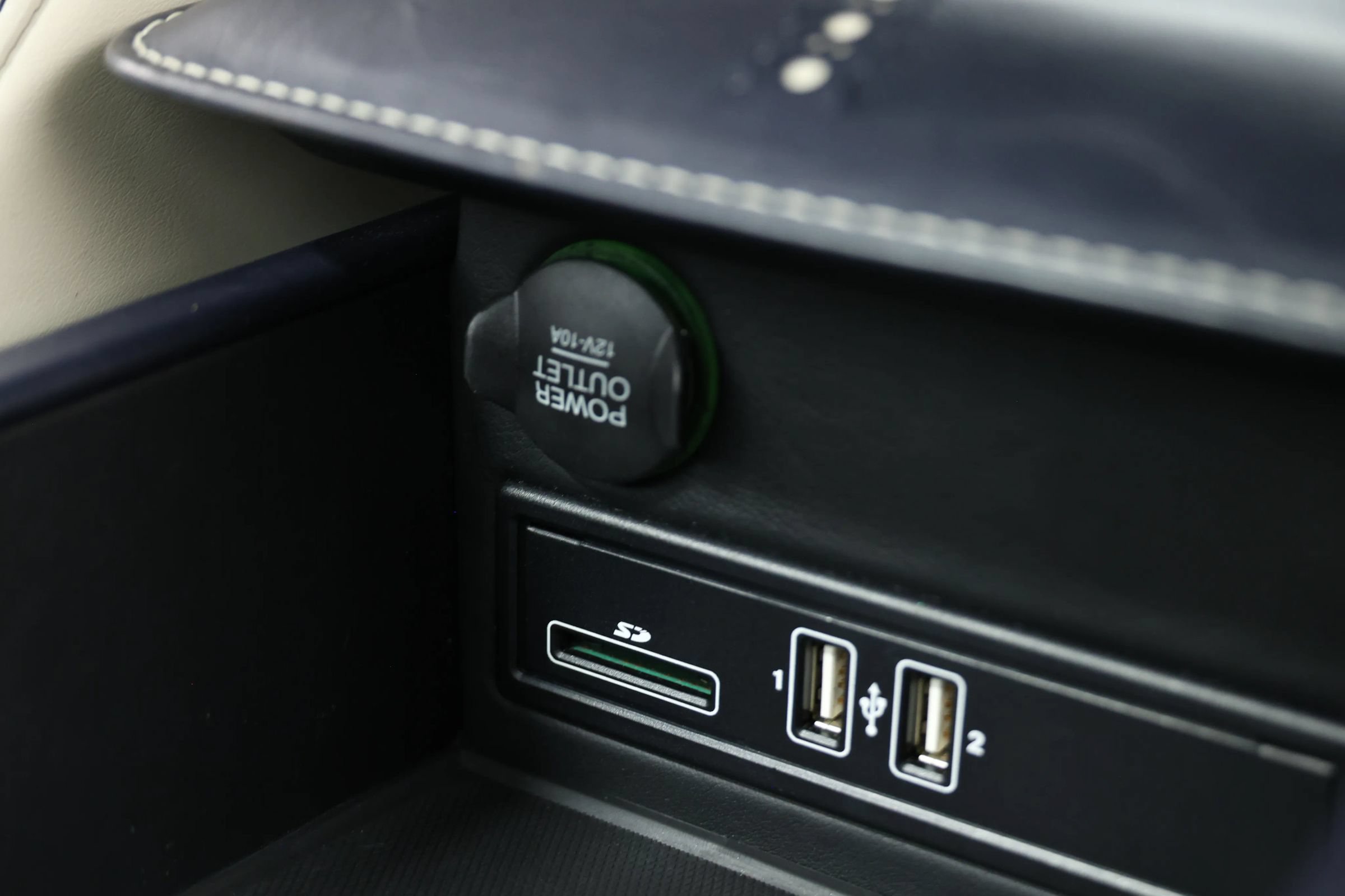 Used 2019 Aston Martin DB11 Coupe RWD image 27