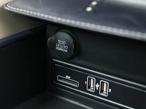 Used 2019 Aston Martin DB11 Coupe RWD image 27