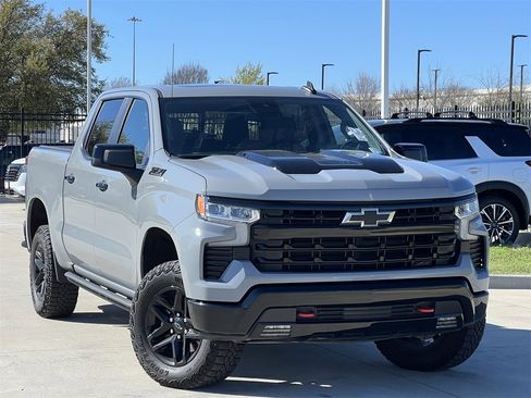 Used 2024 Chevrolet Silverado 1500 LT Trail Boss w/ Convenience Package II image 2
