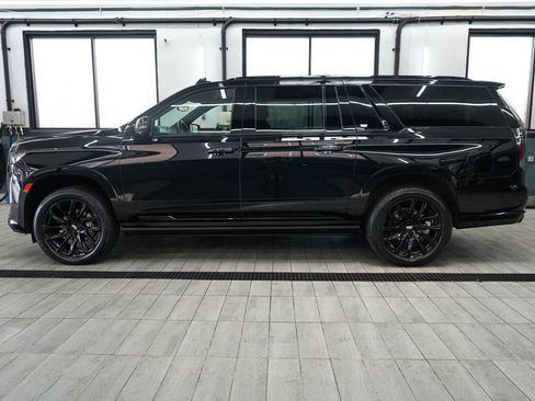 Used 2023 Cadillac Escalade ESV Sport w/ LPO, ONYX Package AWD/4WD image 4