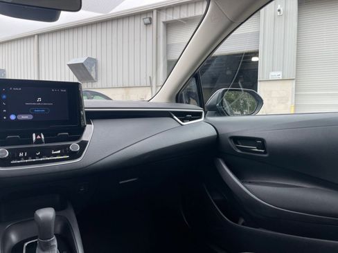 Used 2025 Toyota Corolla LE image 33