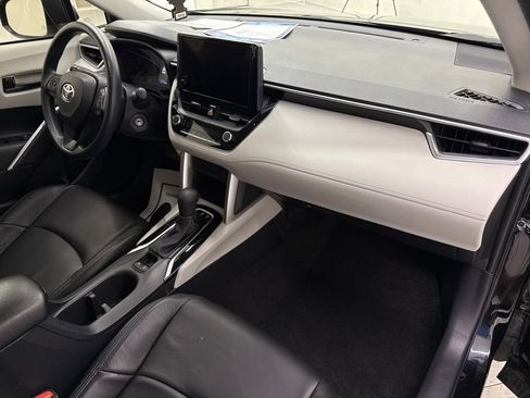 Used 2023 Toyota Corolla Cross L image 21