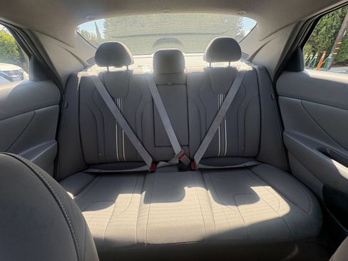 Used 2025 Hyundai Elantra SEL FWD image 39