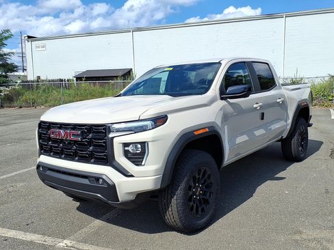 New 2026 GMC Canyon Elevation w/ Convenience Package AWD/4WD image 3
