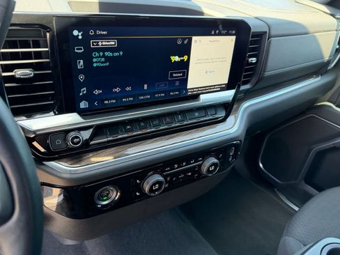 Used 2022 Chevrolet Silverado 1500 RST AWD/4WD image 24