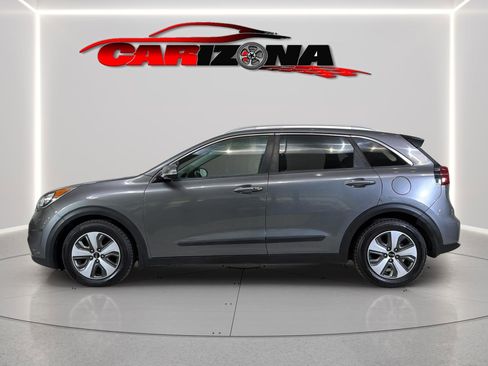 Used 2017 Kia Niro EX FWD image 10