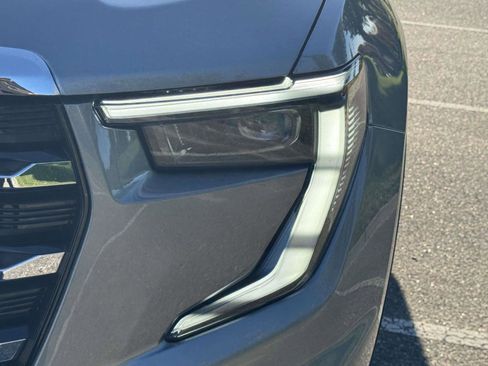 Used 2025 GMC Acadia Elevation image 6