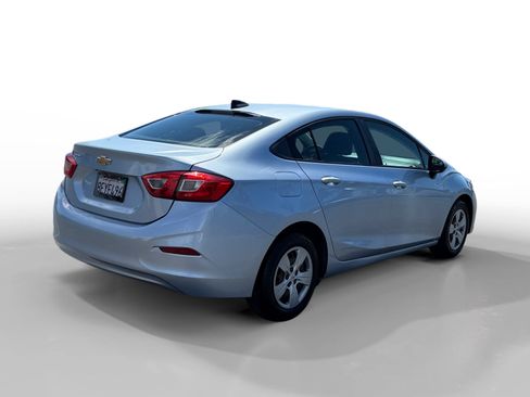 Used 2018 Chevrolet Cruze LS FWD image 5