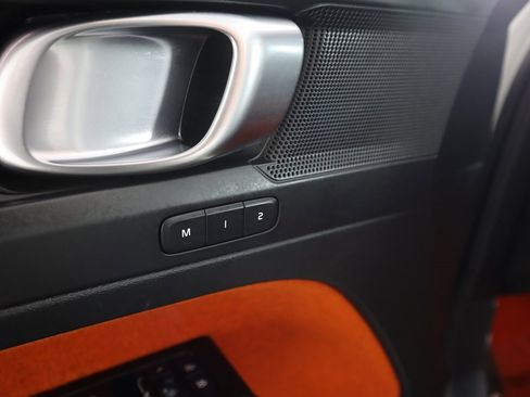 Used 2021 Volvo XC40 T5 R-Design image 40