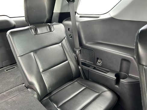 Used 2022 Ford Explorer XLT w/ Equipment Group 202A AWD/4WD image 26