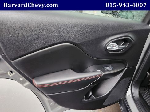 Used 2022 Jeep Cherokee Trailhawk w/ Premium Leather Package image 39