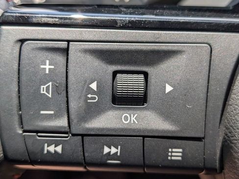 Used 2025 Nissan Kicks SR w/ Illumination Package AWD/4WD image 21