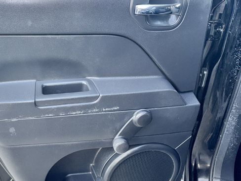 Used 2016 Jeep Patriot Sport image 26