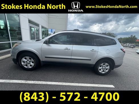 Used 2015 Chevrolet Traverse LS FWD image 5