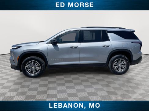 Used 2025 Chevrolet Traverse LT FWD image 5