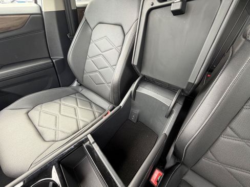 Used 2025 Volkswagen Atlas SE FWD image 14