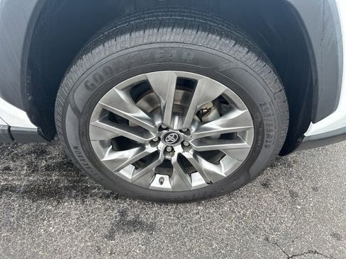 Used 2019 Toyota RAV4 XLE Premium AWD/4WD image 12