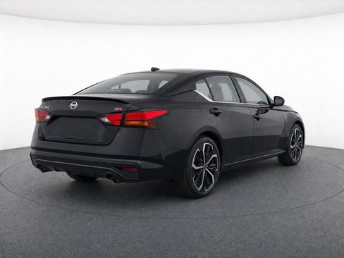 Used 2024 Nissan Altima 2.5 SR FWD image 14