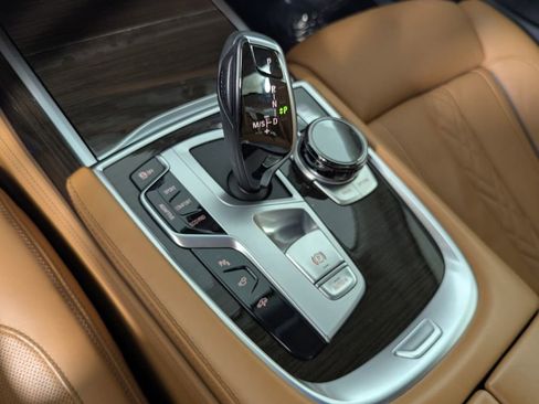 Used 2022 BMW 750i xDrive w/ Executive Package AWD/4WD image 25