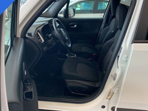 Used 2021 Jeep Renegade Latitude image 3