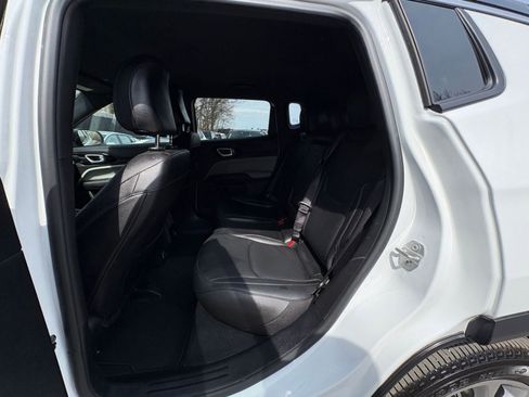 Used 2025 Jeep Compass Limited image 23