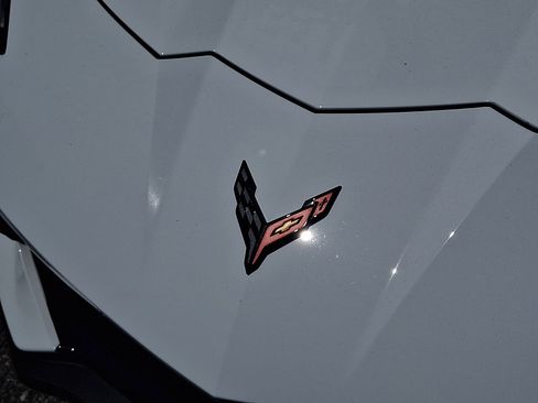 Used 2024 Chevrolet Corvette Stingray Preferred Cpe w/ Z51 Performance Package RWD image 30