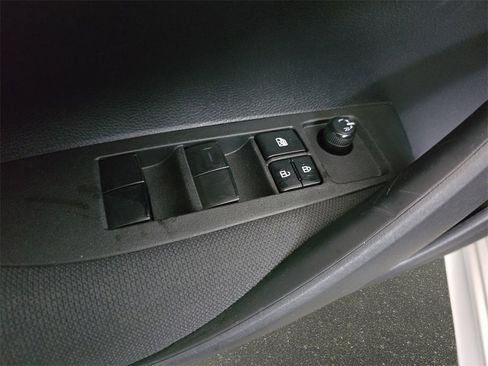 Used 2024 Toyota Corolla LE image 28